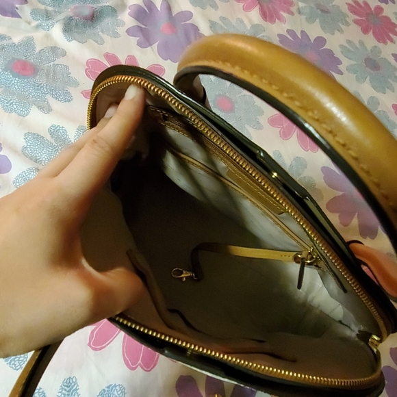 👜 Michael Kors Vanilla Mercer Large Dome Satchel - Picture 5 of 7